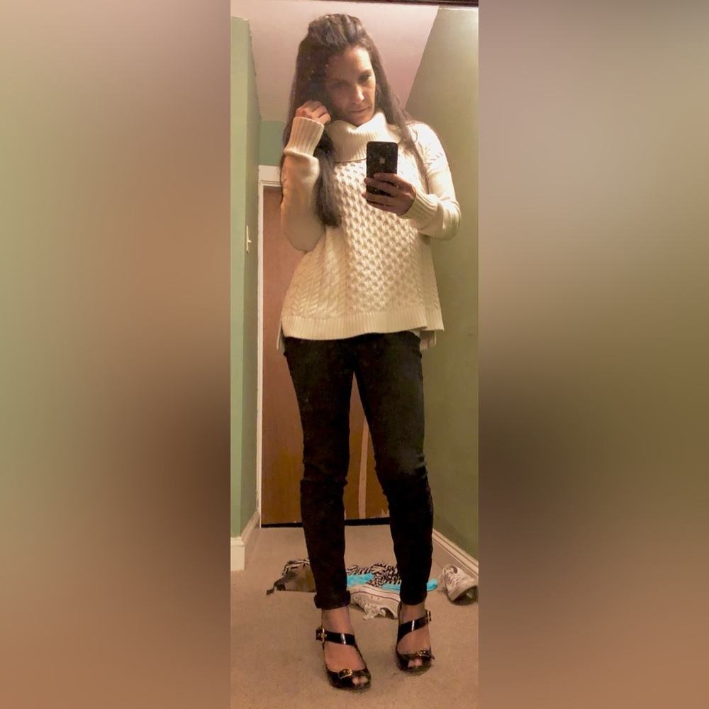 Euc ivory cable knit turtleneck sweater